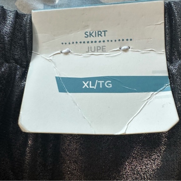 Old Navy Shiny Metallic Gray A-Line Skirt - Picture 5 of 5